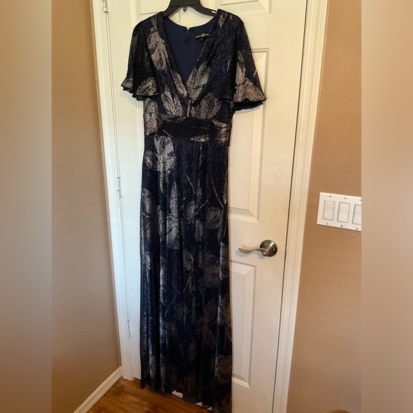 Betsy & Adam, Gun Metal Foil Print, Flutter Sleeve, Long Gown Size 12 - Picture 3 of 16